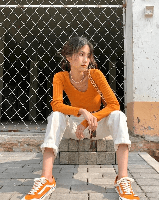 橙色上衣配什么颜色裤子几种搭配look清爽又有范