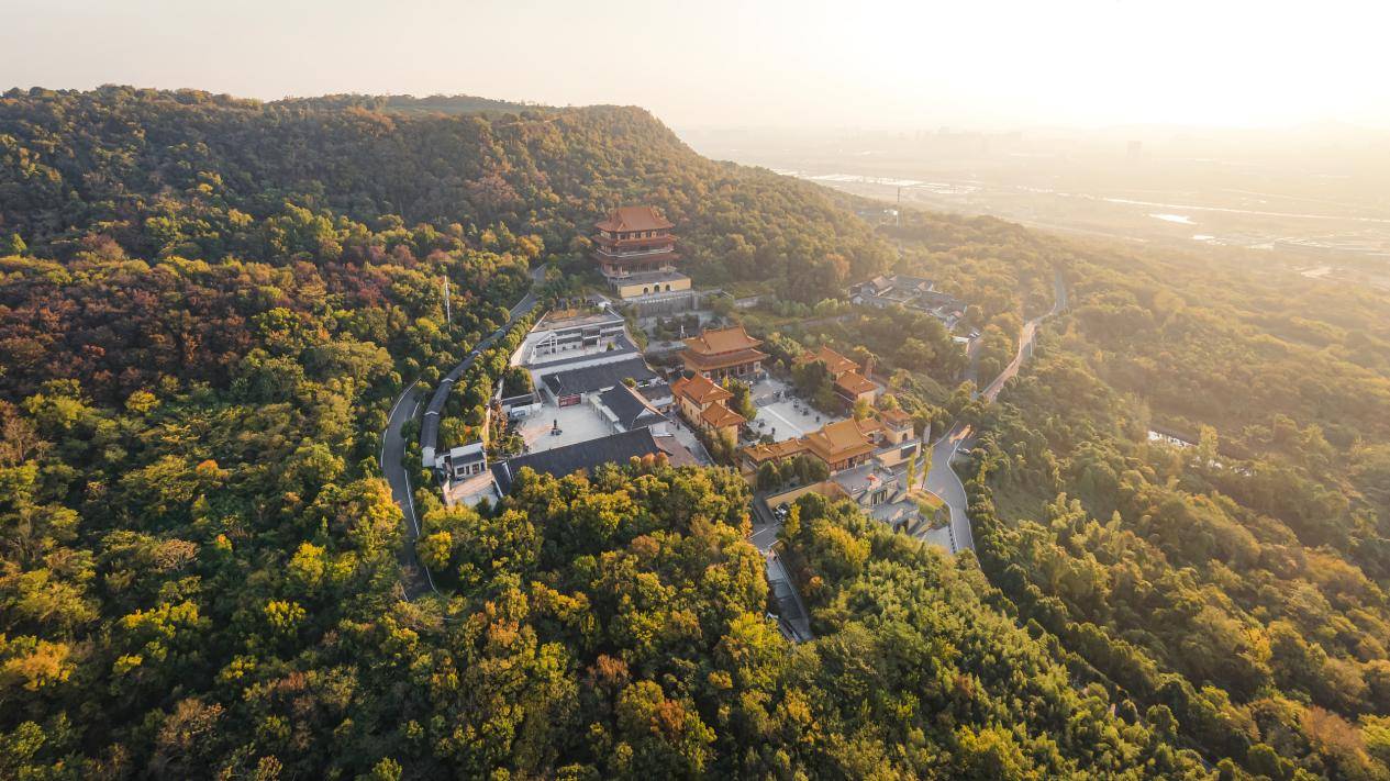 联发翡翠方山:百米方山,墅居都市隐于自然