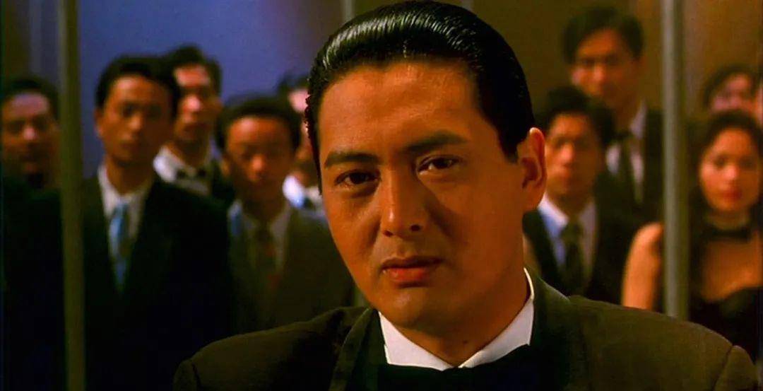 中,龙五被绑架,赌神的那位日本朋友被暗杀; 《赌神2》 中,赌神又死了