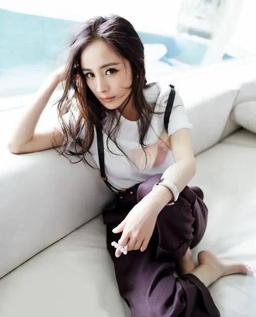 看了杨幂的筷子腿与a4腰,网友:丝毫看不出已经生了娃