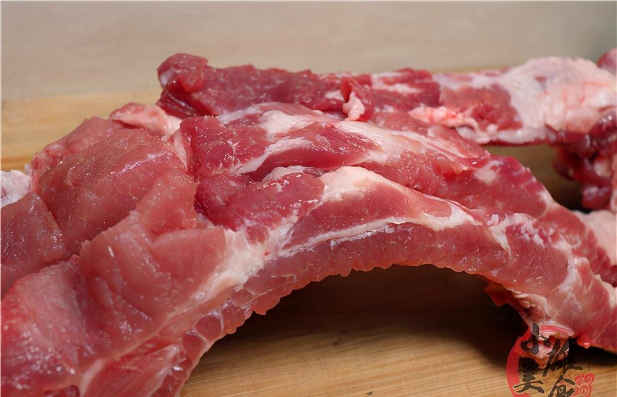 前排属于猪肉排骨的前半部分,这里的排骨脆骨比较多,排骨上面的肉是没