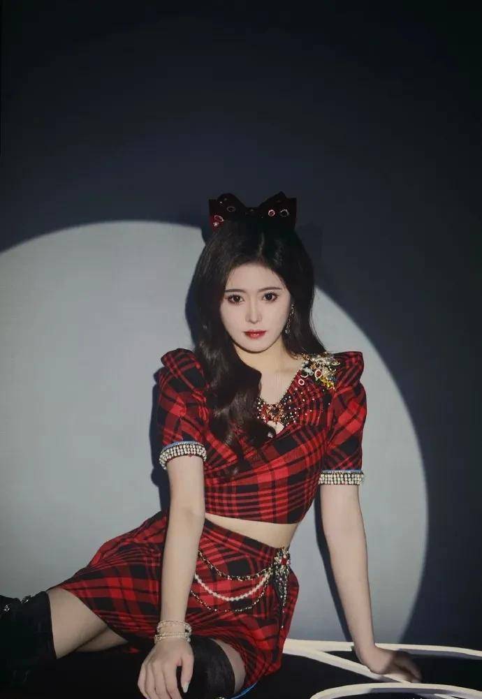 克隆版鞠婧祎vs人工版热巴女明星也有平替了