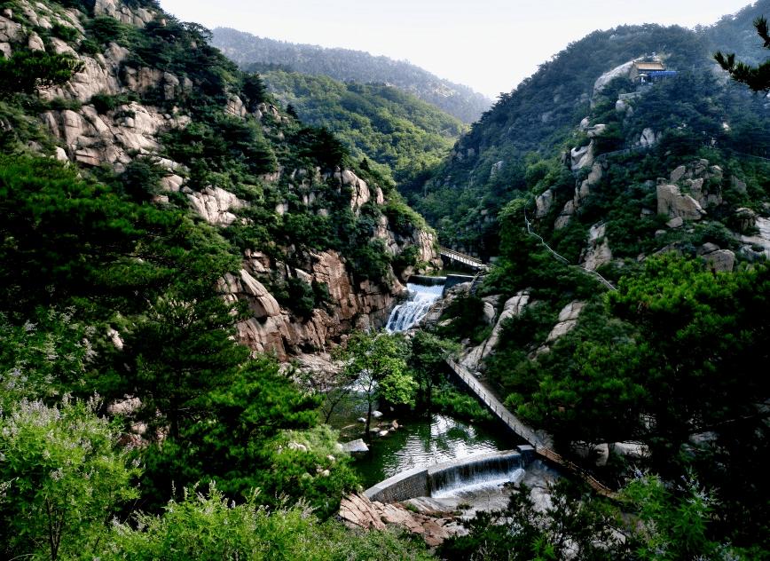 休闲度假,旅居养生等旅游产品,已开发九龙大峡谷,梦幻情人谷,摇滚音乐