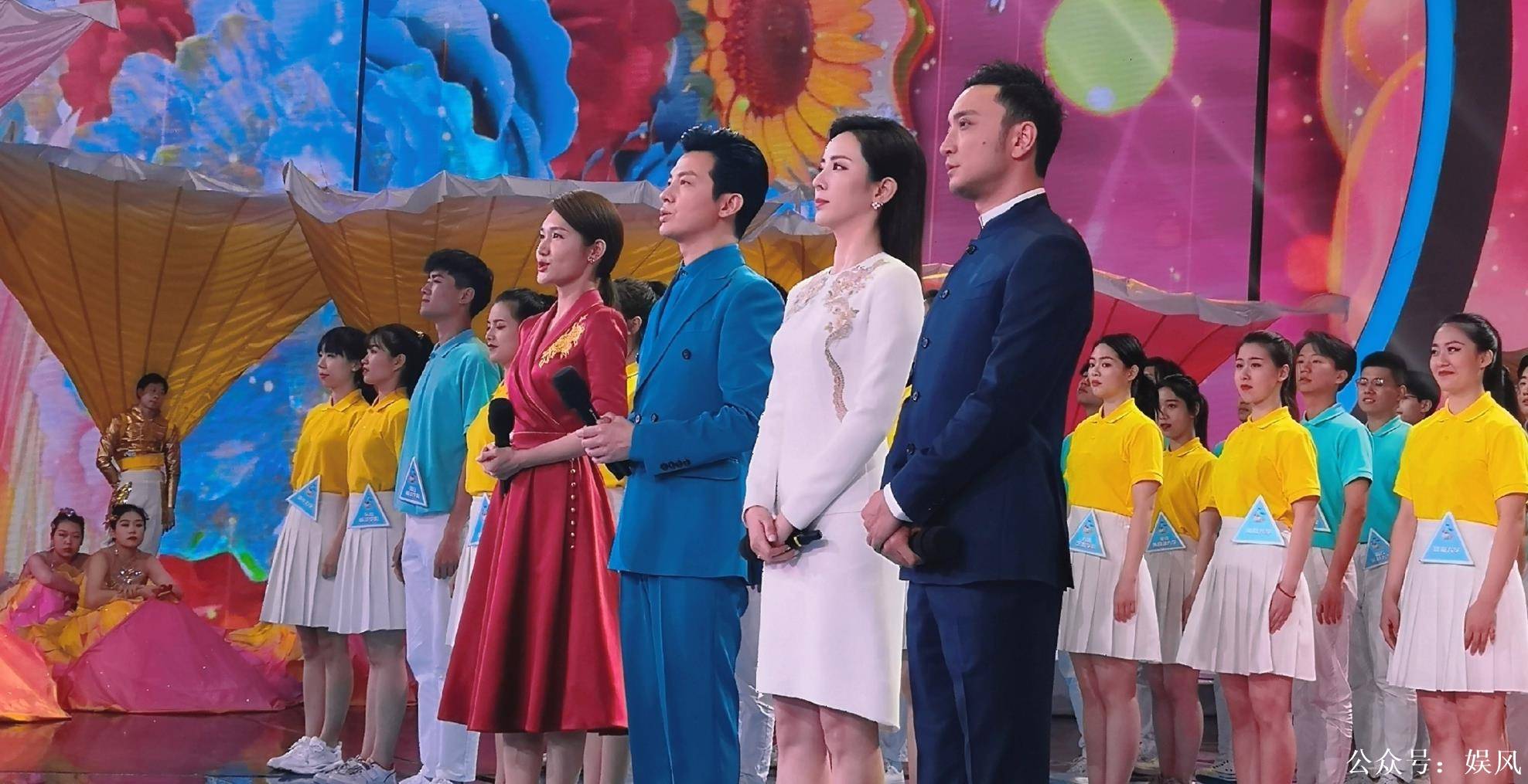 央视五四晚会主持阵容公开,门面担当意料之中,观众不满龙洋登台