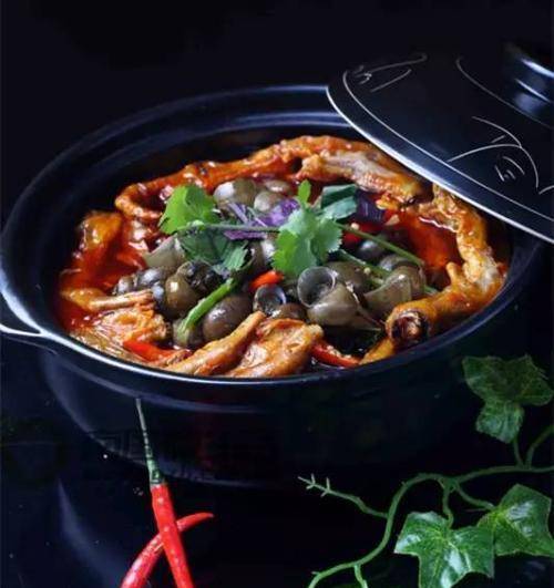 原创特色小吃之柳州螺蛳鸭脚煲实在太香太好吃了!