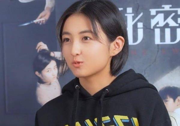 张子枫生图暴露腿型缺陷又弯又粗不及身旁配角翻车来得太突然