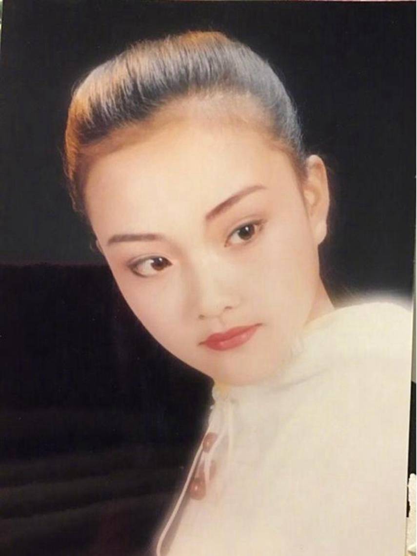 来一组明星们的老照片,16岁的杨颖,读初中的李小璐,你