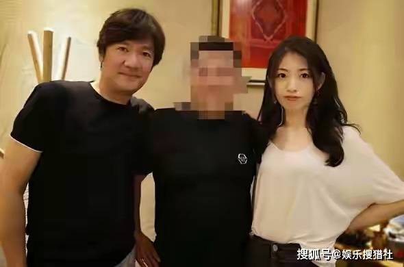 之后,林海与小自己27岁的95后学霸澄仪快速交往并结婚,网传澄仪19岁便