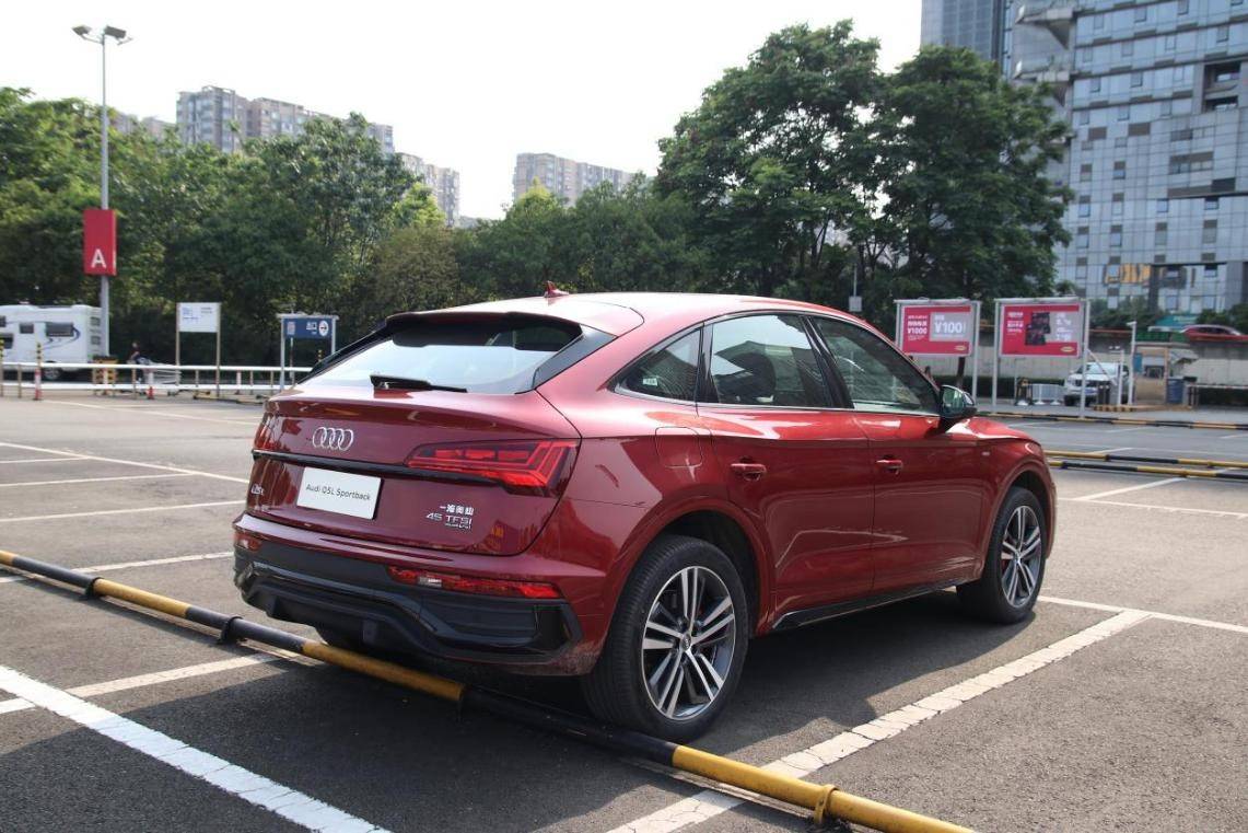 豪华中型suv新选择奥迪q5lsportback实测油耗68l100km