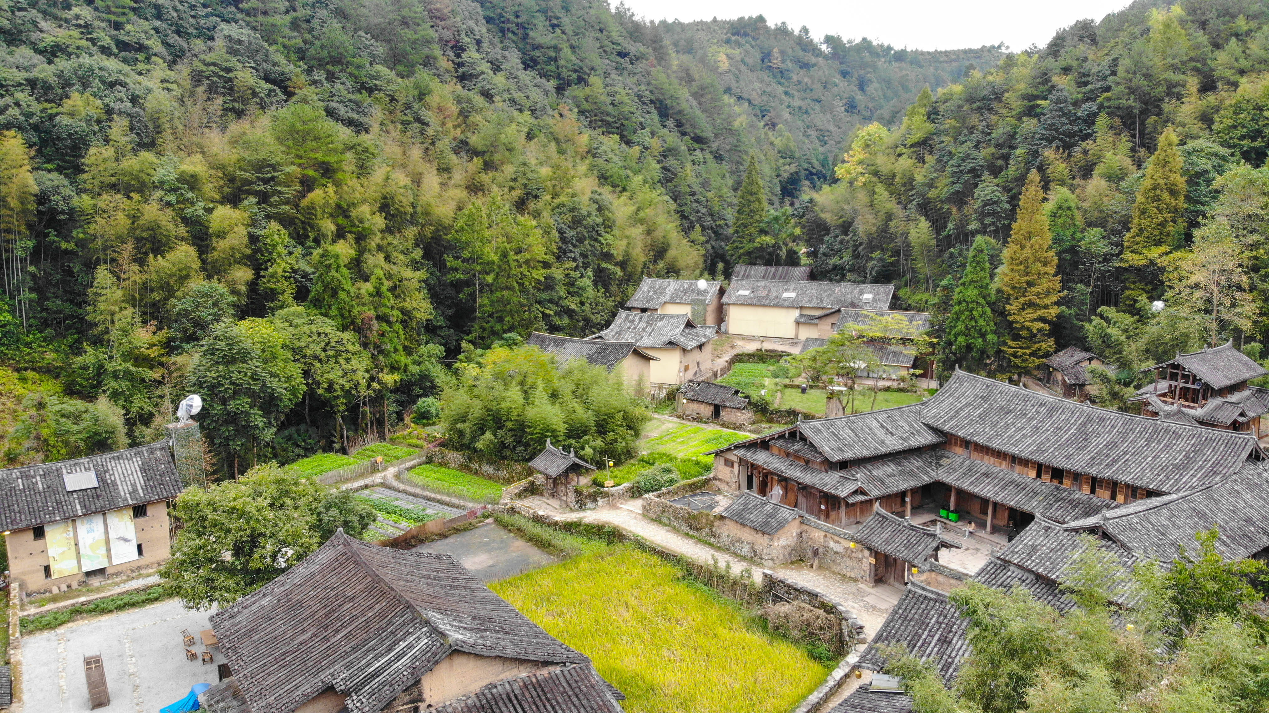 徐岙底,位于泰顺的筱村镇,是泰顺县保存最完整的古村落之一.