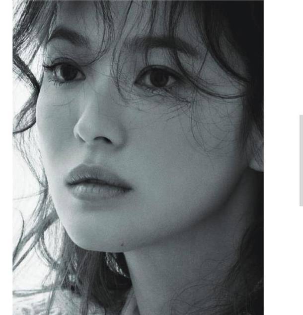 原创宋慧乔最新杂志封面,衣服滑落小露香肩,晒伤妆如洋娃娃般可爱