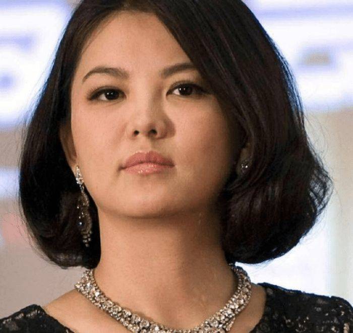 原创李湘:这是我年轻时,陈妍希:这是我年轻时,向太:麻烦让一让