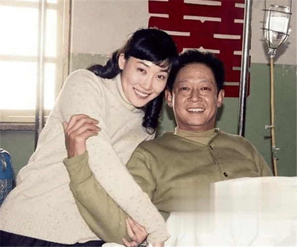 原创王志文"藏"了12年的妻子,原来是圈里的她,难怪不愿意公开