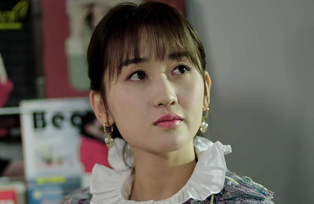 在出演《关东大先生》和《乡村爱情》的时候,唐娜一直叫唐艺兮,后来到