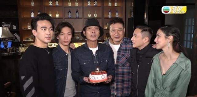 而小儿子钱颖德则是钱小豪与现任妻子丘倩鸣所生