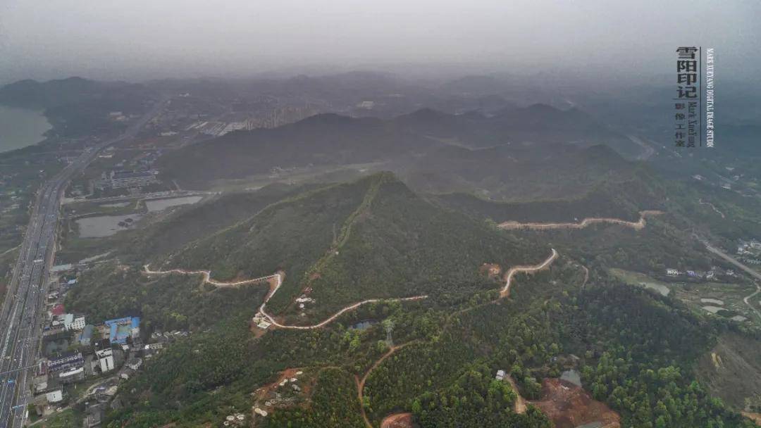 乡村一隅67凤形山岳塘区雪阳印记美女晒羞红旗山革命遗址龙骨坡