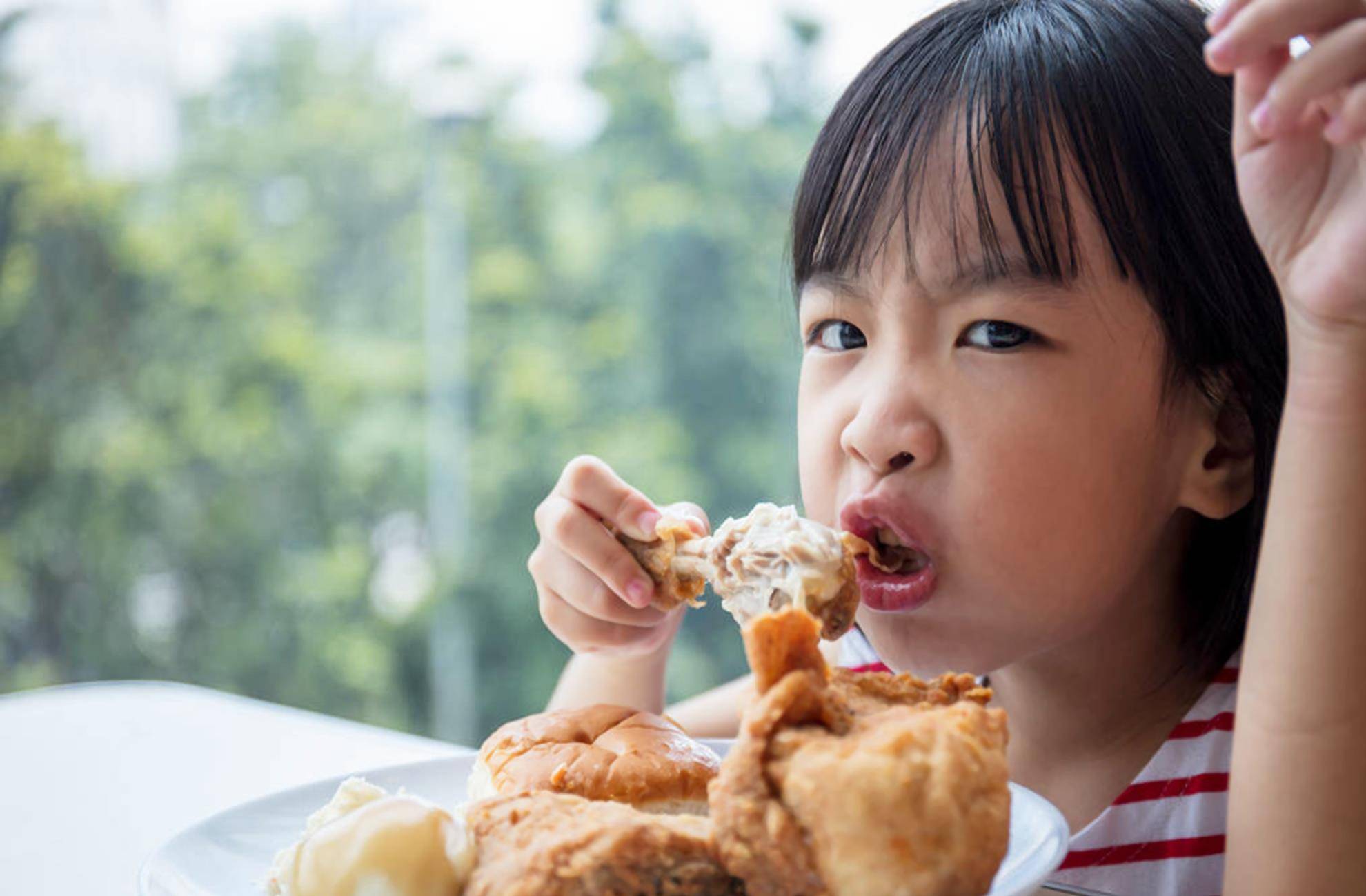 原创1岁前没锻炼咀嚼力的宝宝,吃饭时难提兴趣,缺营养不说还爱生病