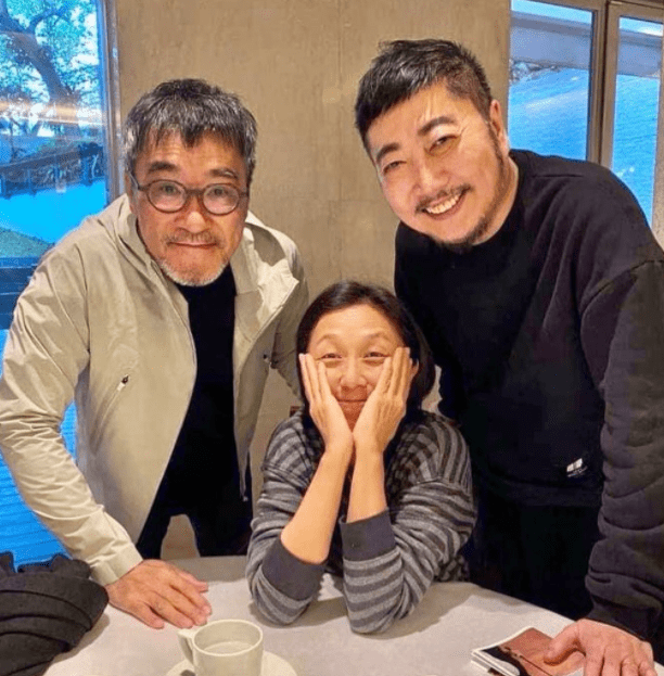难得三人都单身三大著名音乐人小虫李宗盛和黄韵玲一起聚餐和林