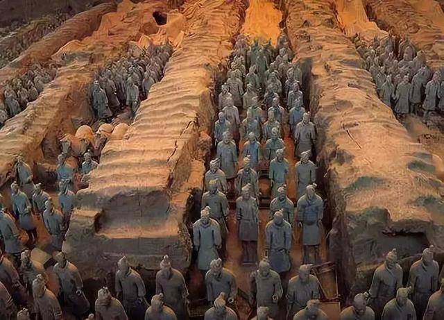 刚出土的兵马俑是什么样的专家色彩鲜艳栩栩如生