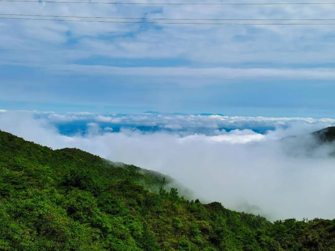 云海波涛山峦似岛,围山静坐意在无忧_大围山