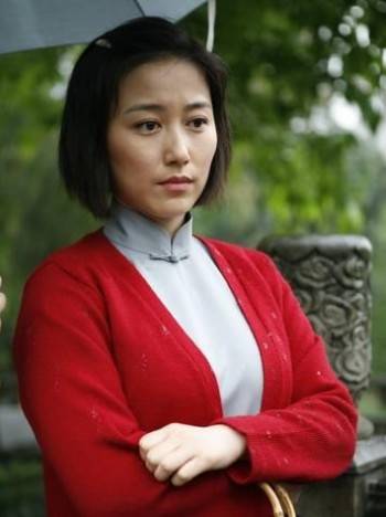 中饰演的"汪霞",在电视剧《江姐》中塑造的"江姐",在《八路军》中塑造