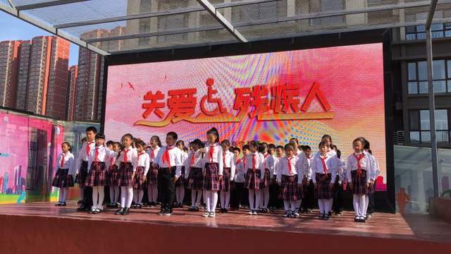 石家庄市东马路小学举行全国助残日主题升旗仪式