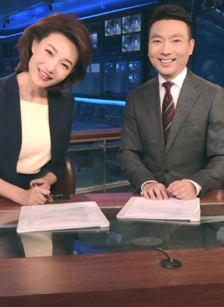 原创央视女主播李梓萌43岁仍未婚,老父亲只能叹气,不结婚有错吗?