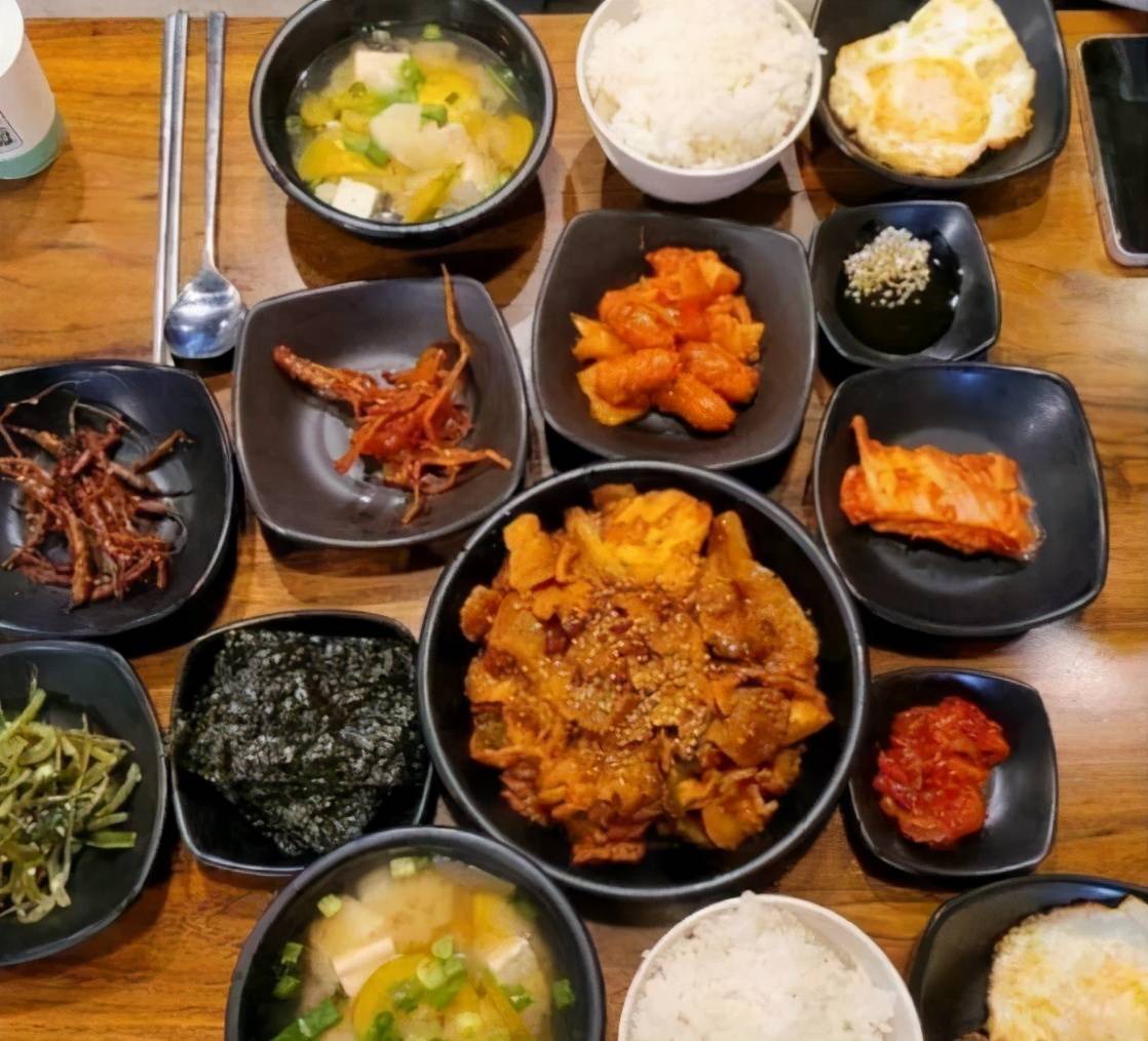 韩国美食综艺逐渐被"改良版"中餐占领,然而又被偷走还