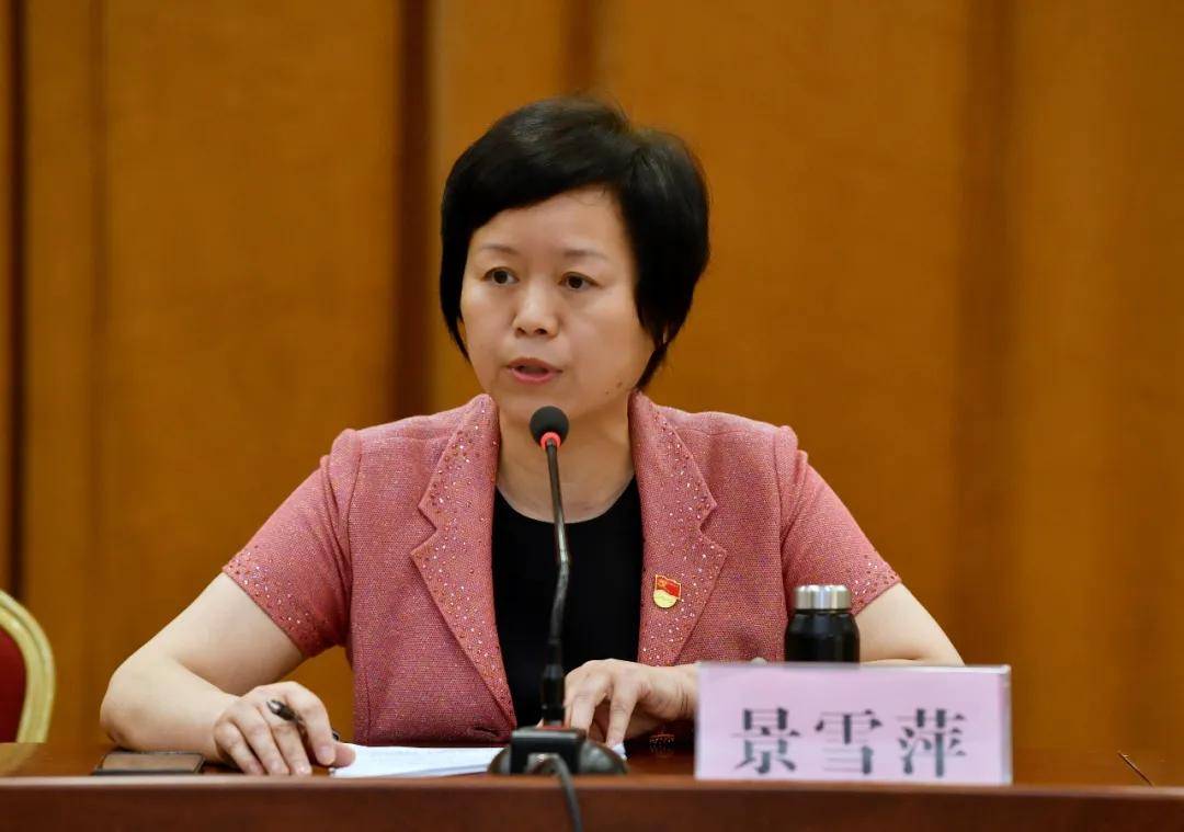 市文联党组书记,主席景雪萍做工作报告