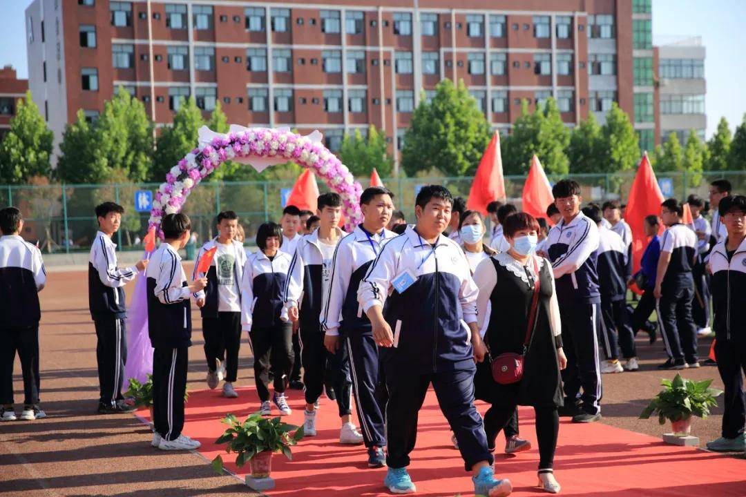 聊城市技师学院举行十八岁成人典礼