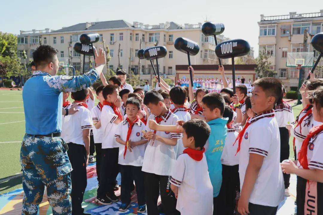 青岛升平路小学红领巾心向党争当新时代好队员