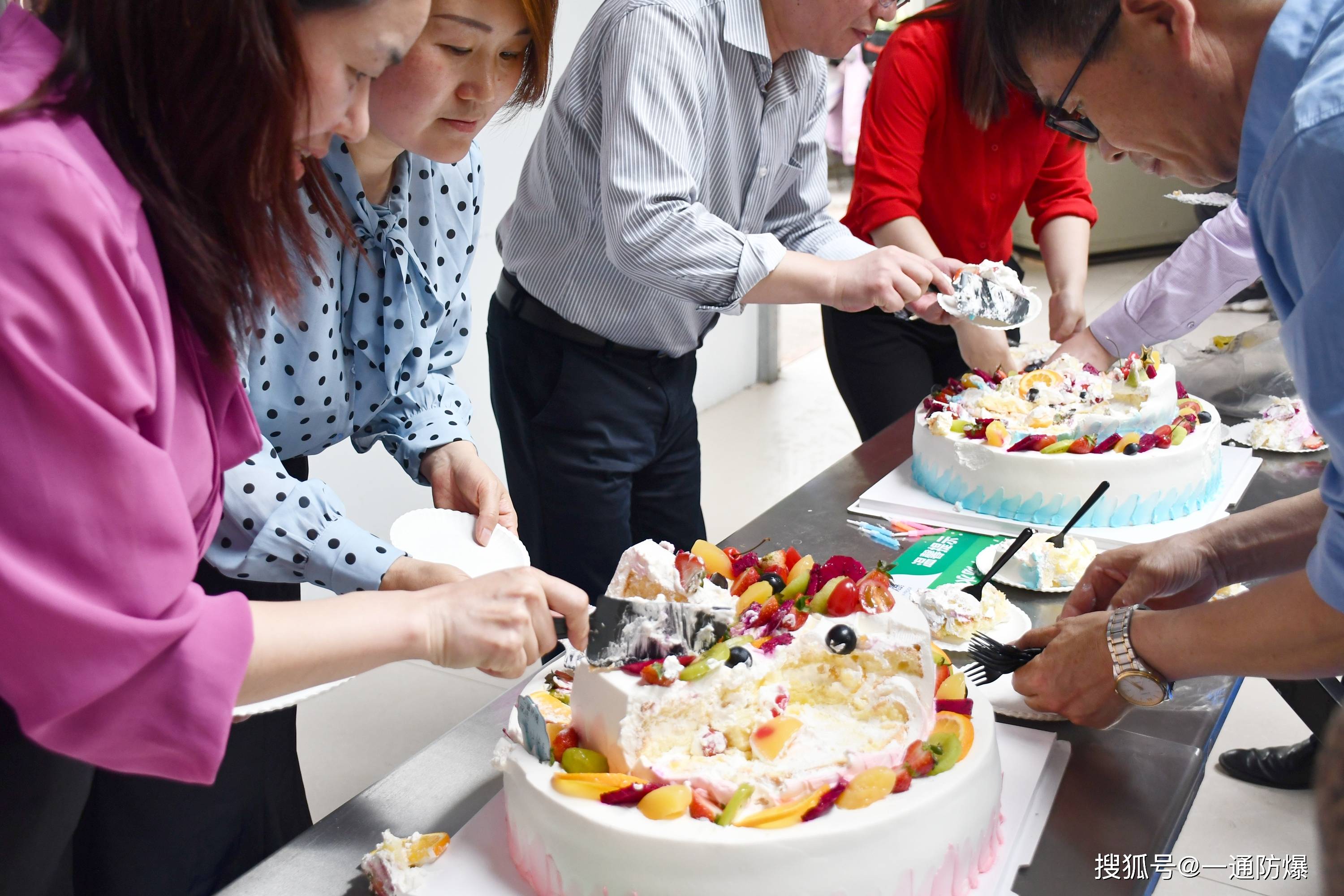 感恩相伴共鉴成长一通防爆五月员工集体生日会圆满举行