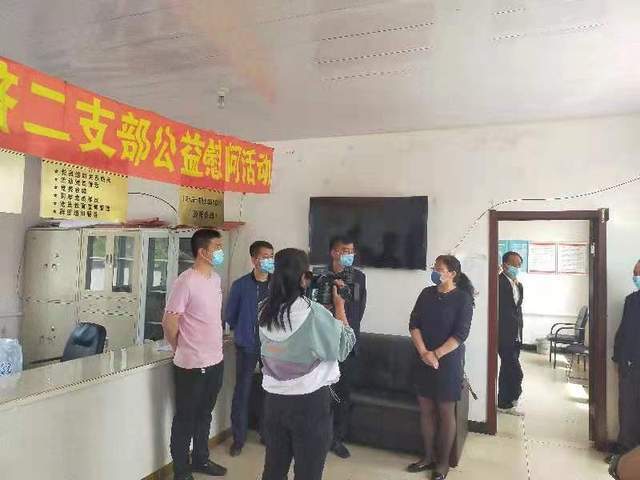 吉林省德惠市达家沟镇张家村村支部书记刘晓龙慰问抗美援朝老兵家属