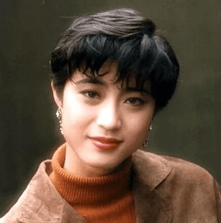 原创最美短发港姐陈法蓉54岁至今单身未婚唯有八旬老父陪伴