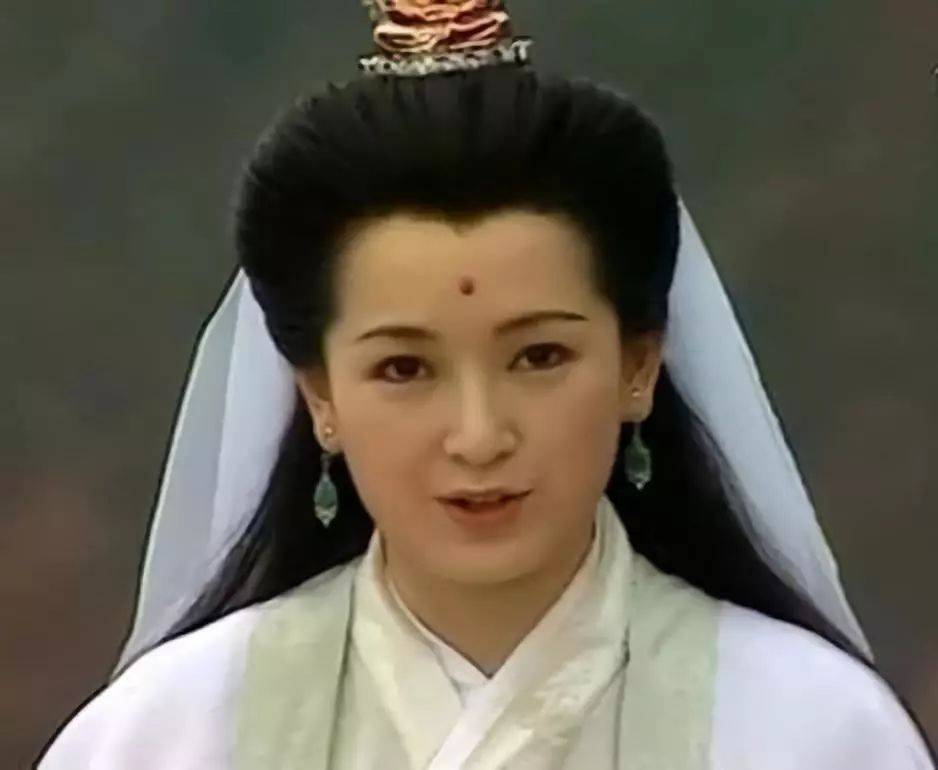 第五个版本是刘洁,她曾在电视剧《宝莲灯》中出演观音菩萨.