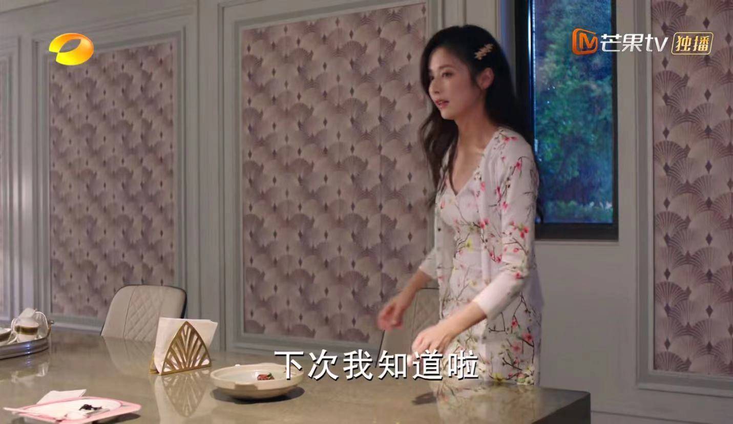 《陪你一起长大》颖儿心累,化最美的妆,打最累的工?