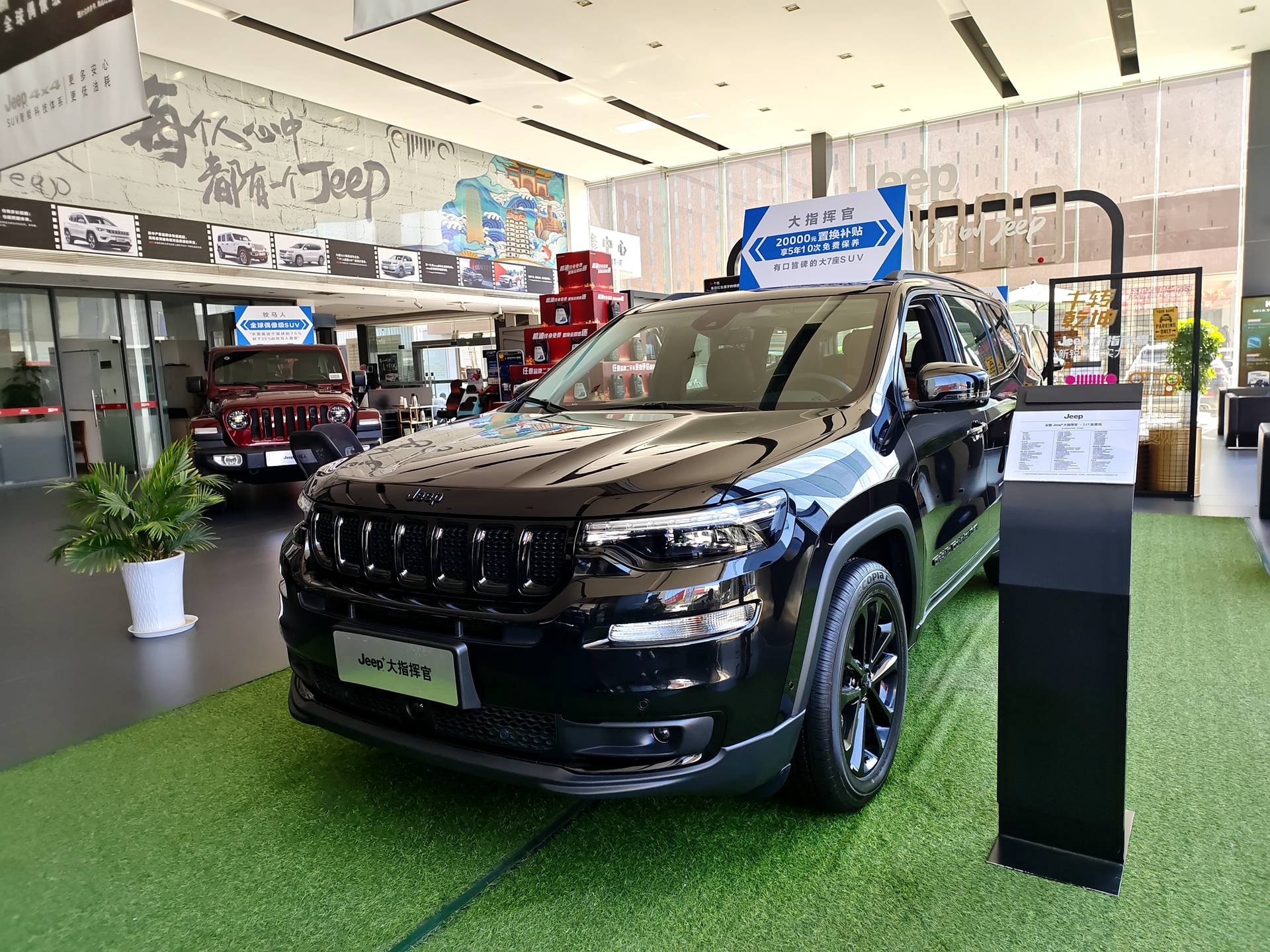 2.0t 9at 实拍jeep大指挥官夜鹰版 黑化够彻底