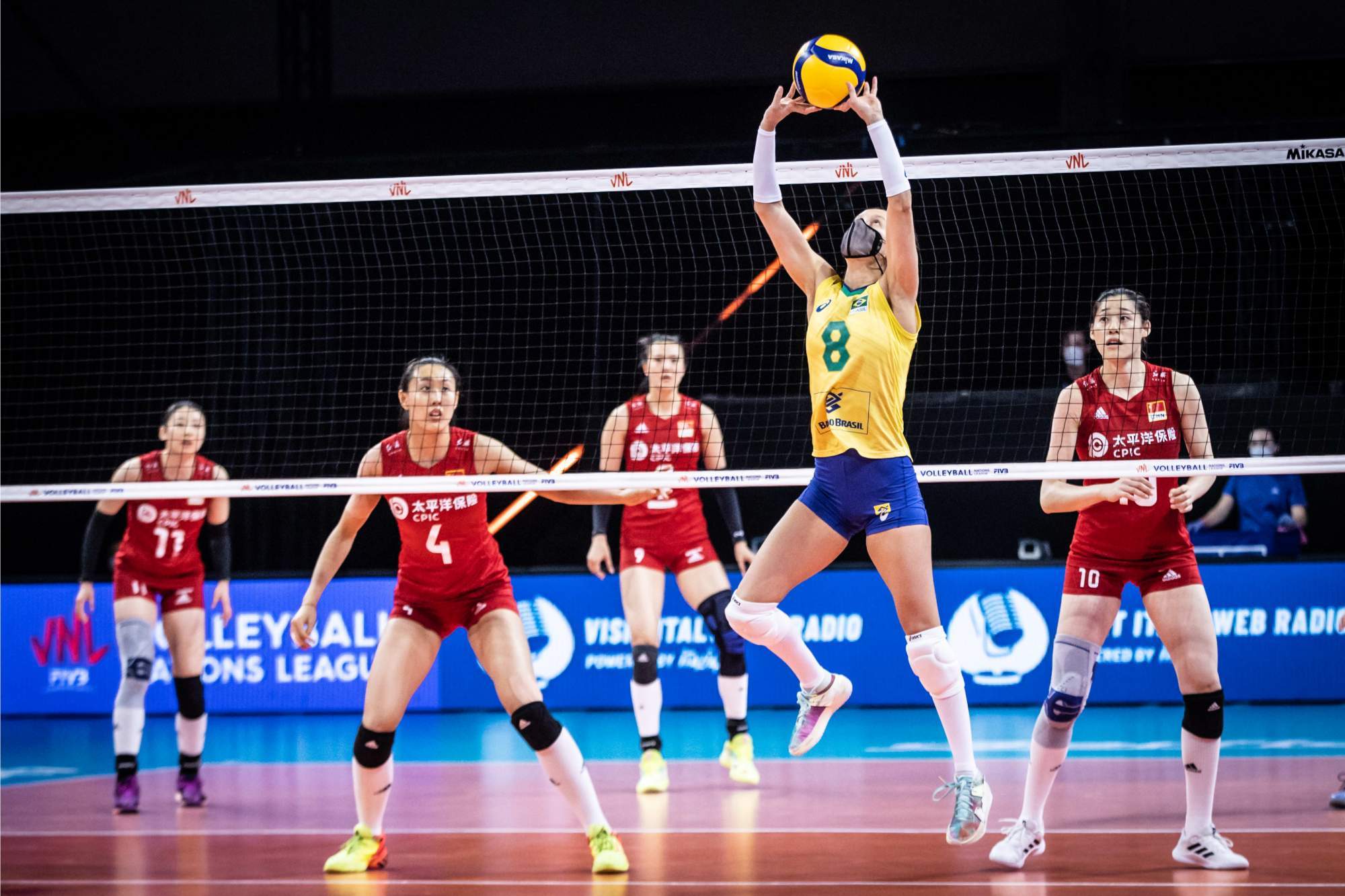 中国女排3-2巴西分析!难得五局失误不上双,防守稳健策略得当