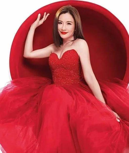 49岁未婚,亚洲小姐张文慈的"自毁"史,太迷惑了?