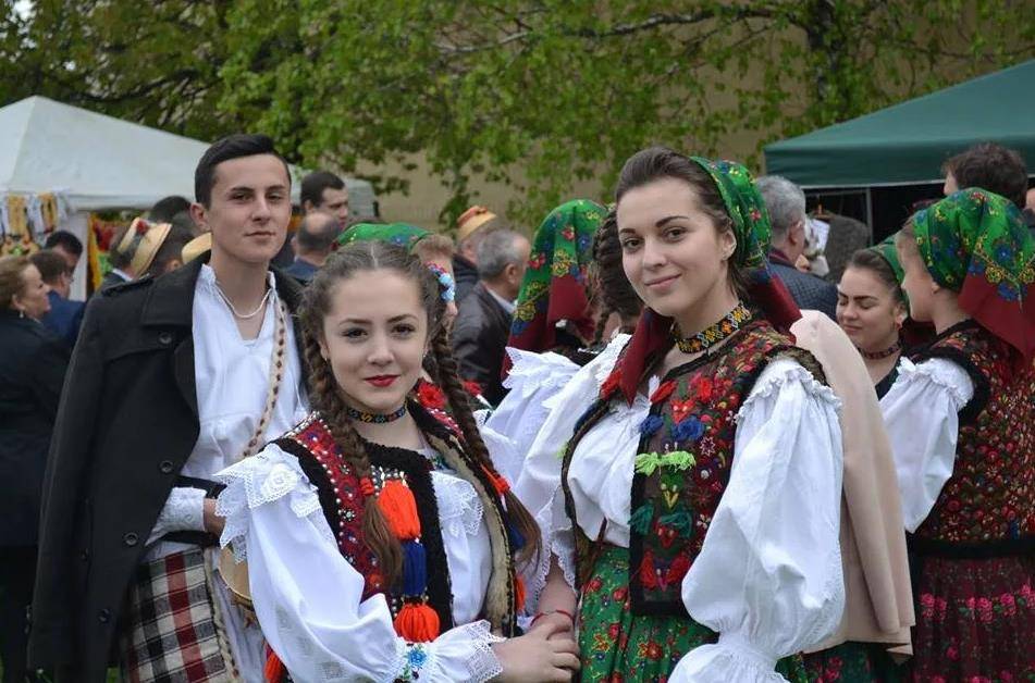 法律施行后,生活在乌克兰的俄罗斯族人,匈牙利族人(马