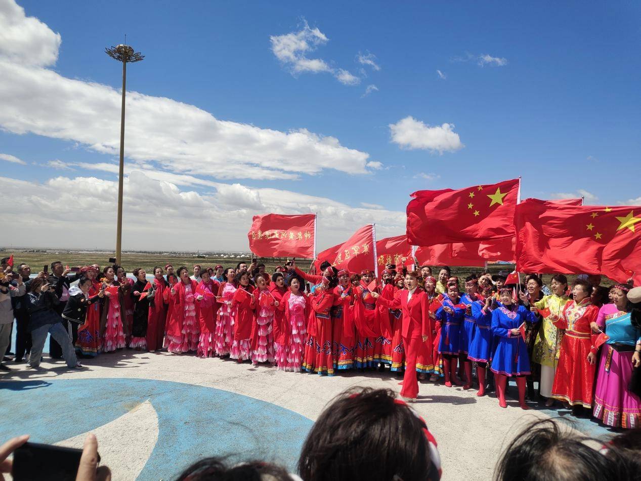 全国各地群众共舞"各族儿女心向党" 民族团结之花遍地