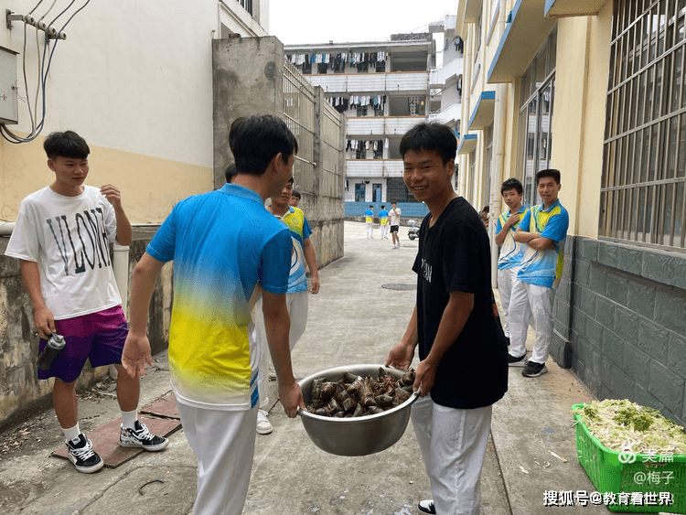 广西柳城中学举行品味端午家国情怀端午节包粽子大赛