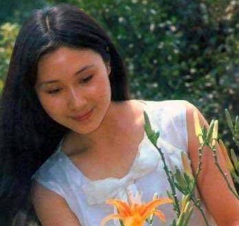 "牧羊女"丁岚:37岁弃演从商,今56岁身价过亿,却至今单身