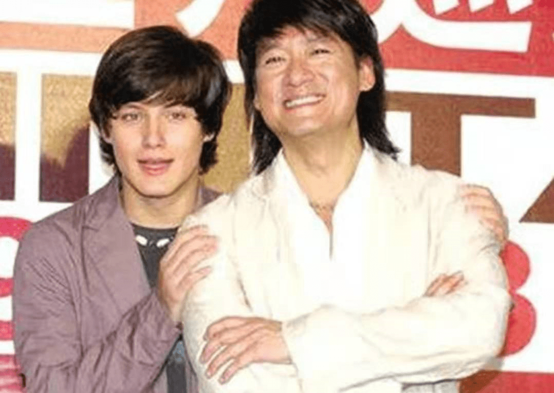 周华健为31岁混血儿子庆生,父子同框被指像同龄人,抬头纹超抢眼