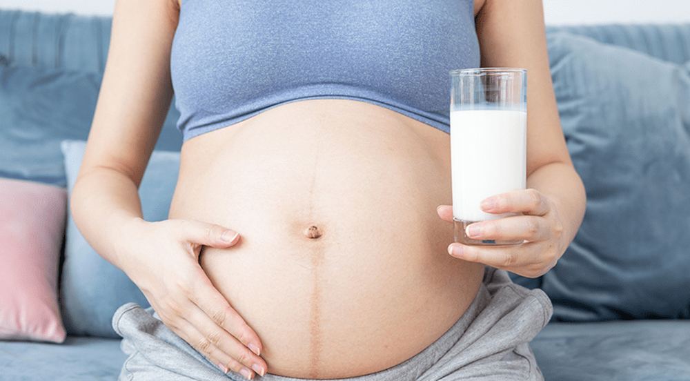 孕期妈妈常喝牛奶好处多,但有些牛奶不适合孕妇喝,看看你喝了吗