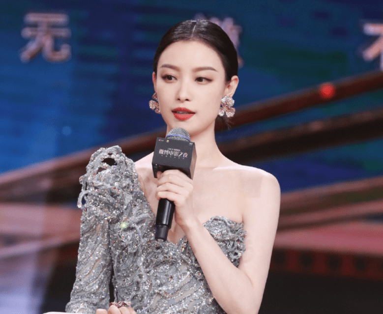 原创倪妮连走4场红毯,生图下的模样又美又仙,"冷白皮"果真优越