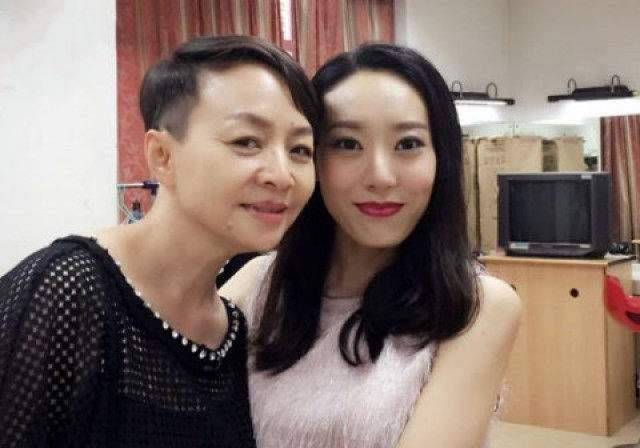 巴图爆料宋丹丹超爱网购,王博谷曝婆婆逛直播间"秘密,笑翻了