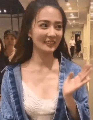 徐璐真的离不开十级美颜吗?看到无精修生图,一张初恋脸美的真实