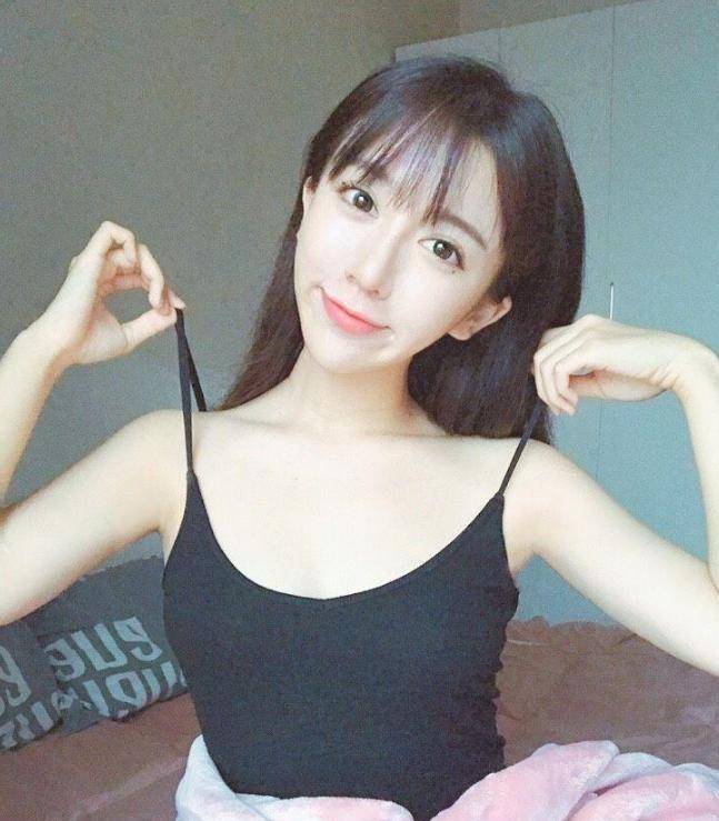 呆妹儿到底多耿直?线下路人照曝光比直播还美,就是太a