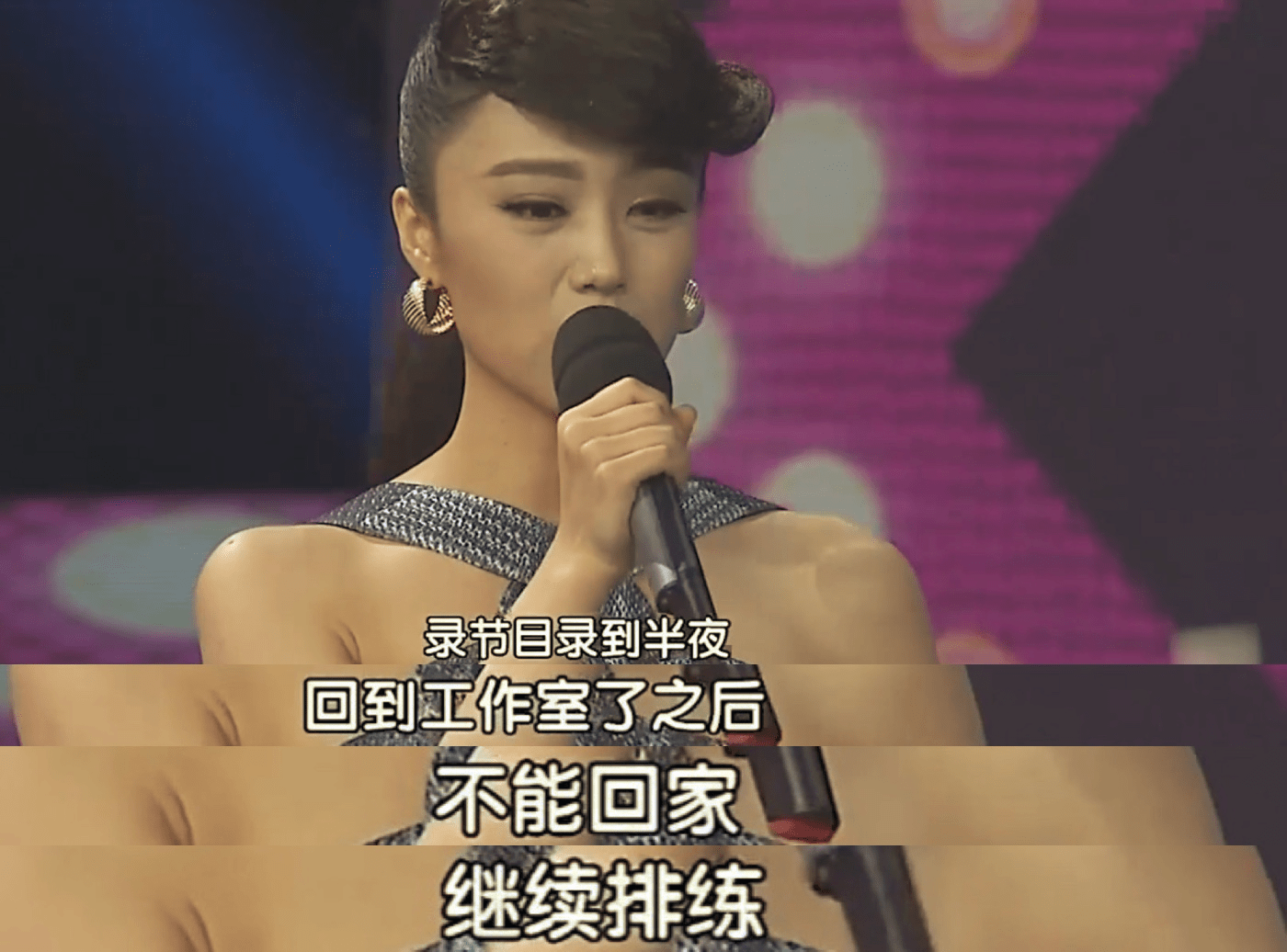 玖月奇迹王小玮生图流出,离婚后身材瘦成纸人,冒雨演出太敬业